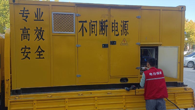 肇源柴油发电机组和UPS电源配合使用时，如何避免切换过程中的电力中断？